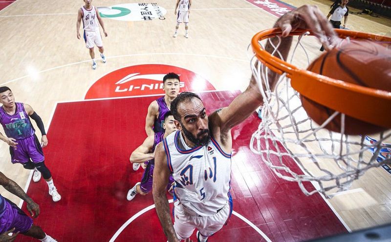 西藏男篮成功反击,赢得关键战绩