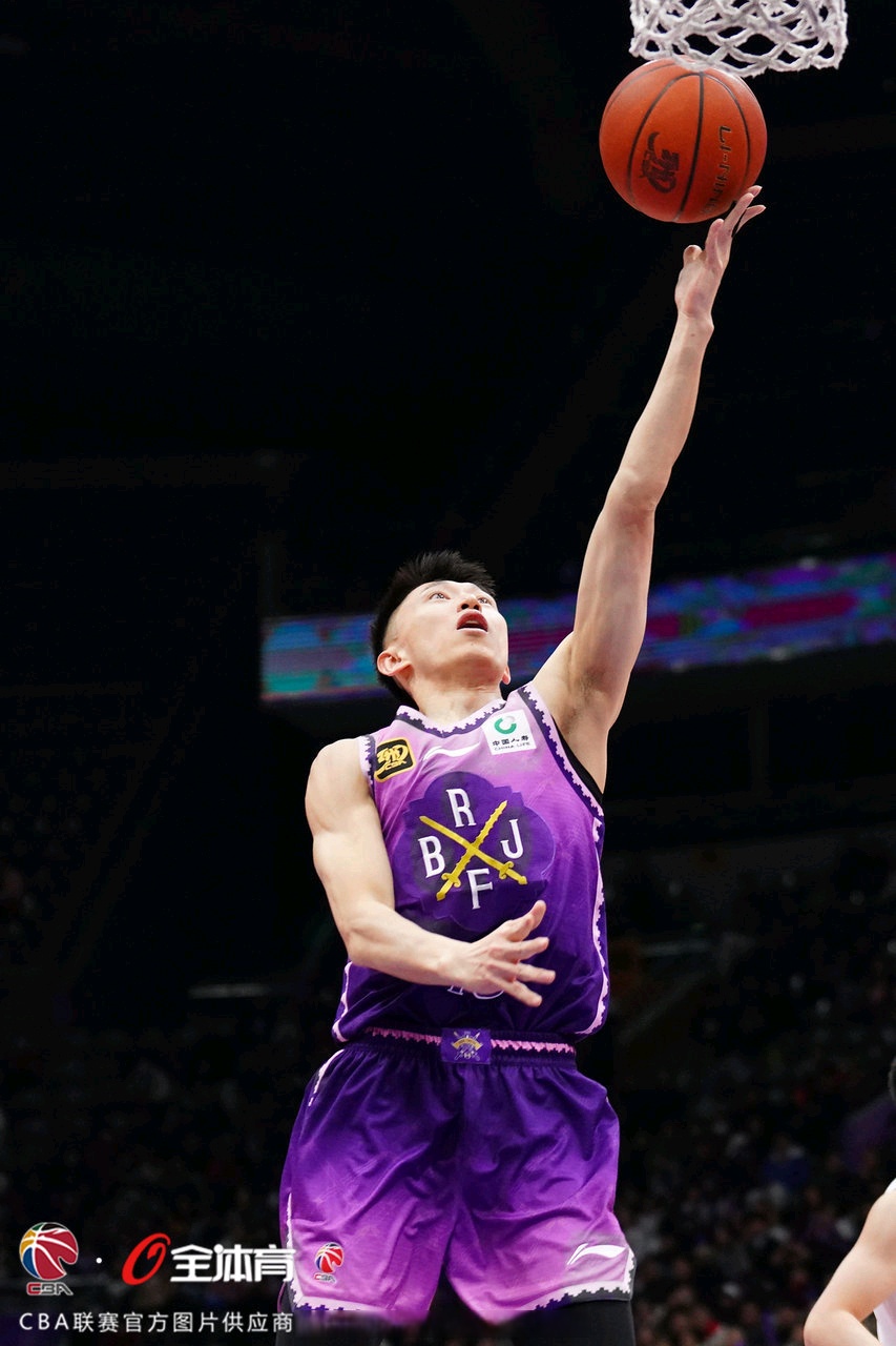 西藏男篮成功反击,赢得关键战绩