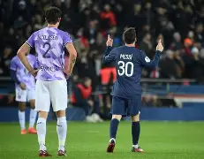 包含巴黎圣日耳曼客场大胜波尔多，继续领跑的词条