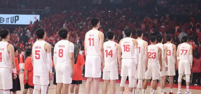 双方激烈拼抢:中国男篮历经五场较量晋级(中国男篮战况如何?) 双方激烈拼抢:中国男篮历经五场较量晋级(中国男篮战况如何?)